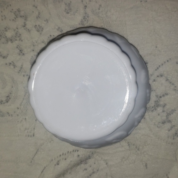 Vintage Floral Vine Pedestal Planter/White Milk Glass Vase - Picture 4 of 6